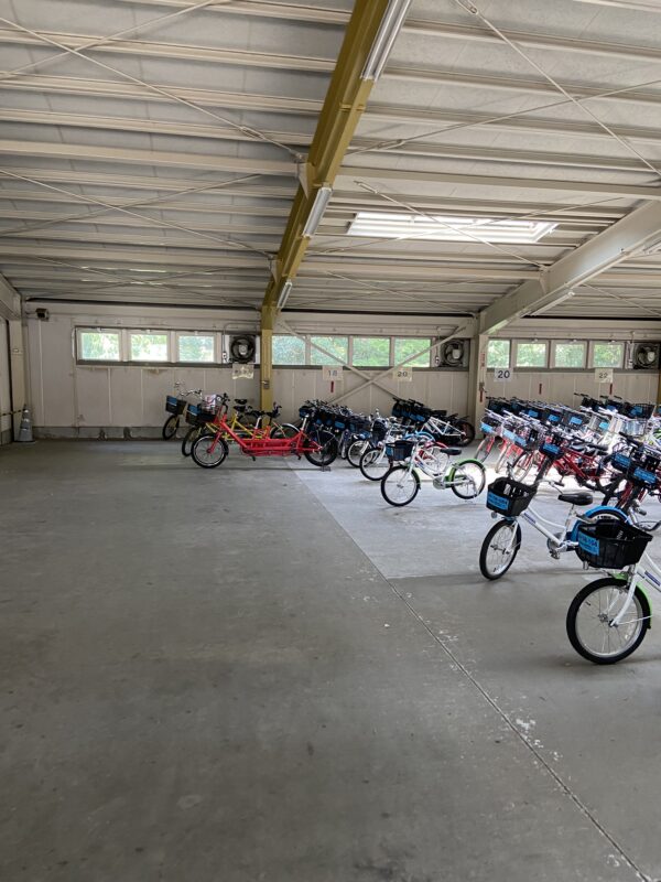 捨身中央に見えるのはタンデム自転車