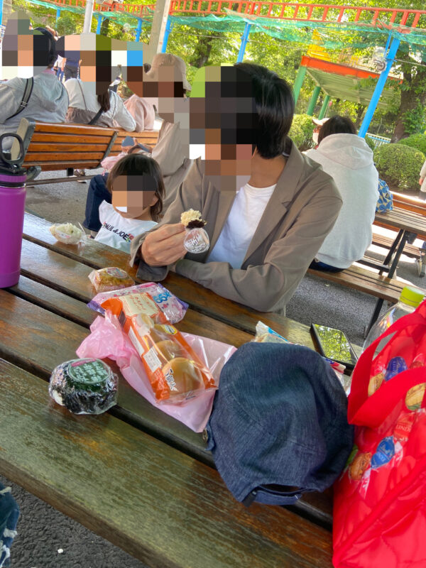 我が家はコンビニでおにぎりを買っていきました