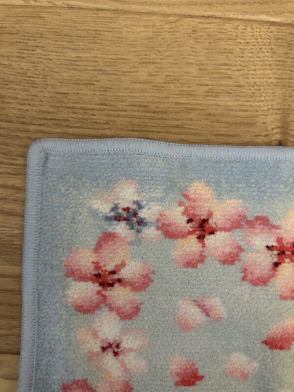 フェイラーのサクブルーム。このB品は縁の織り村が目立つ印象でした。（縁が波打ってる）